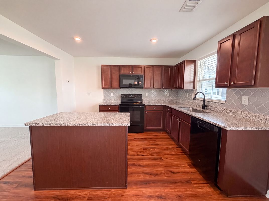 Property photo 3 of 923 Taybyn Rd