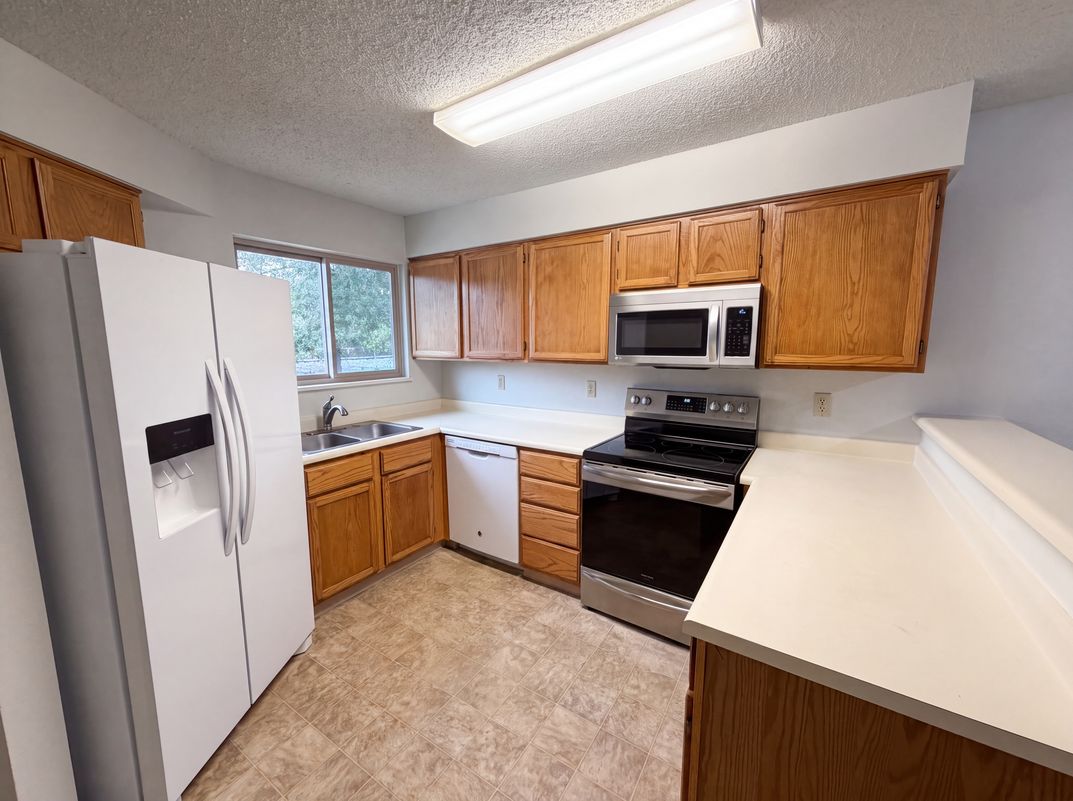 Property photo 2 of 8733 W Cornell Ave Apt 4