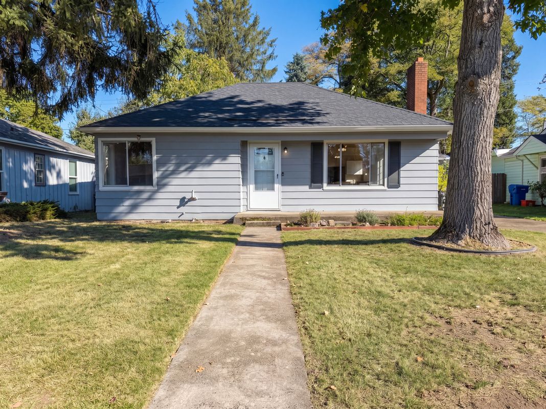 Property photo 1 of 563 Manbrin Dr N
