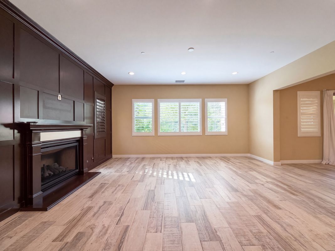 Property photo 3 of 627 E Orange Blossom Way