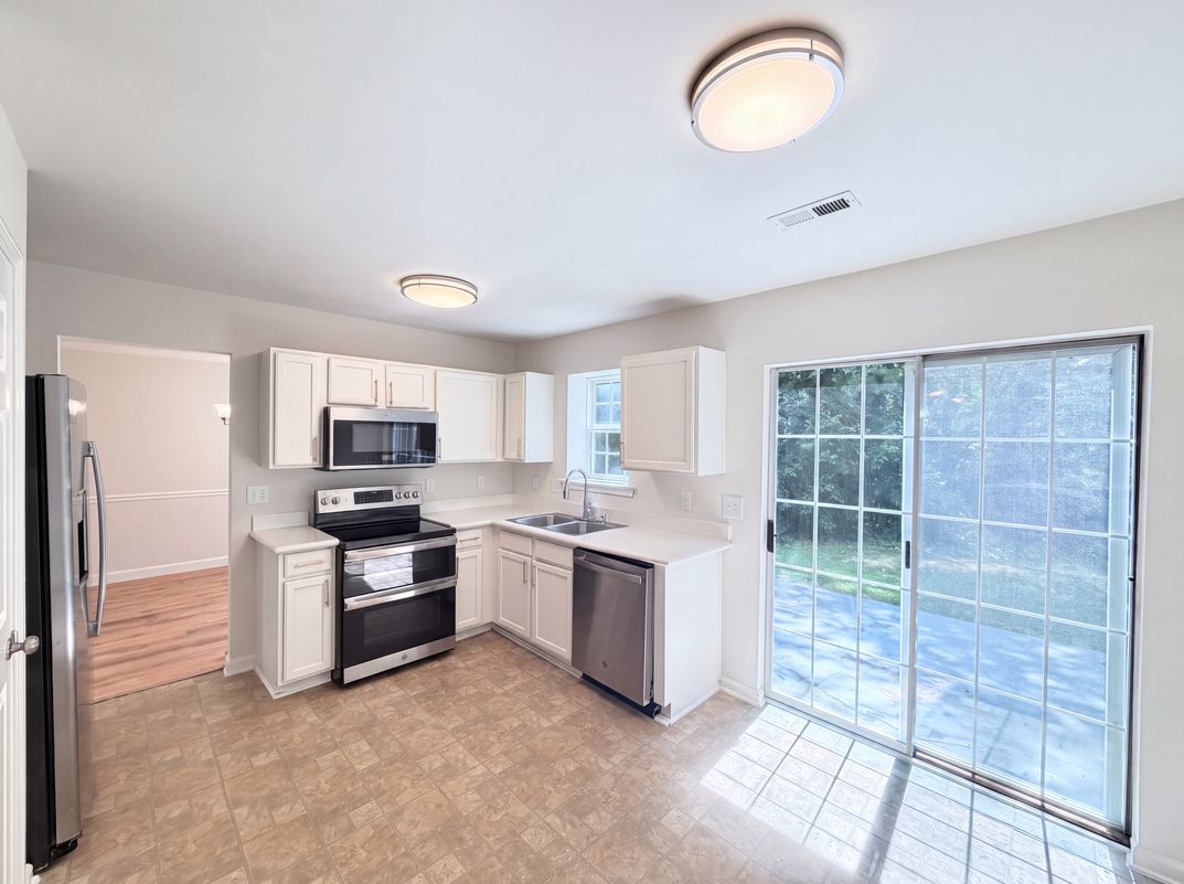 Property photo 2 of 14542 Arbor Ridge Dr