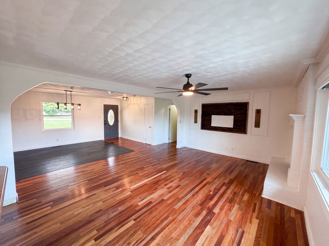 Property photo 3 of 302 Sunset Ln