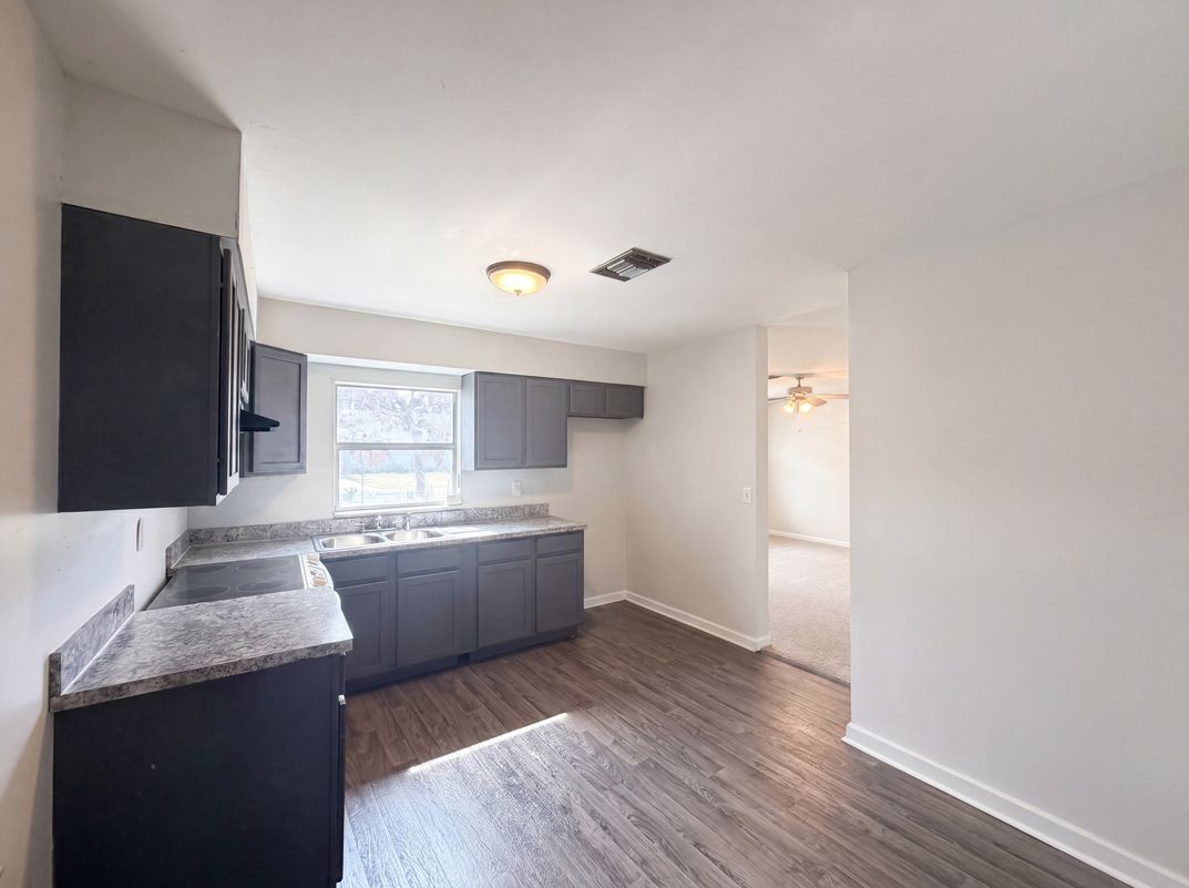 Property photo 2 of 1100 Carefree Cove Dr