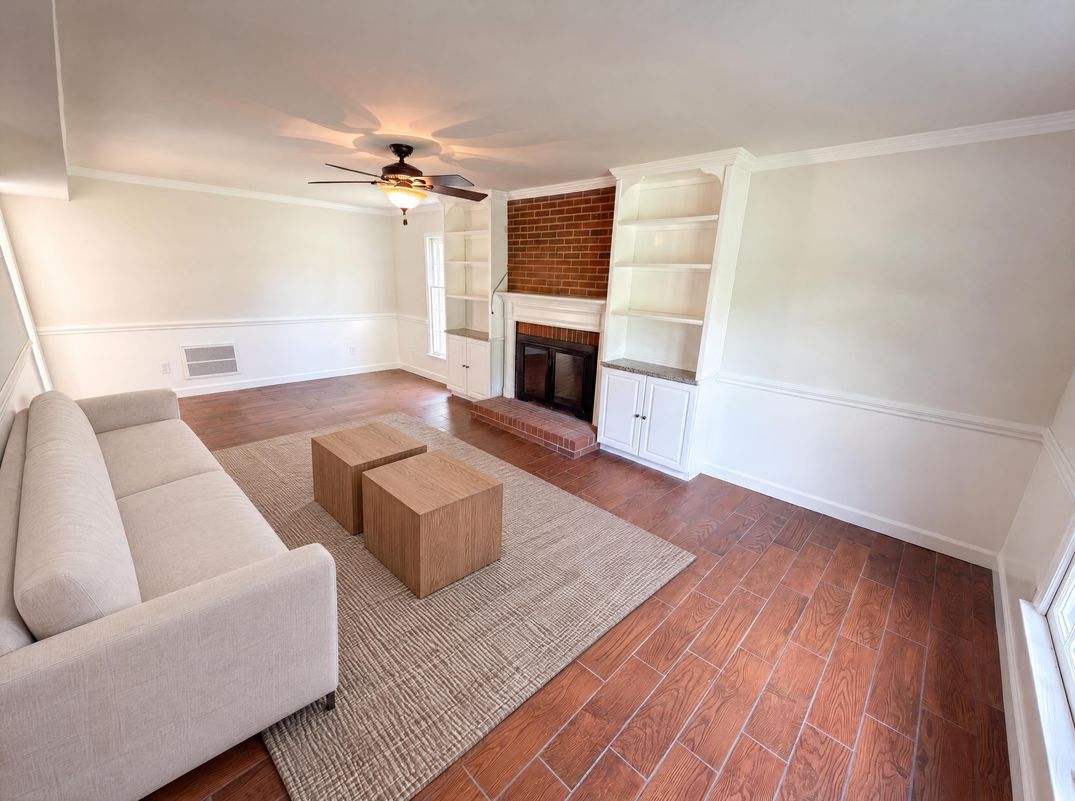 Property photo 3 of 8909 Danson Dr