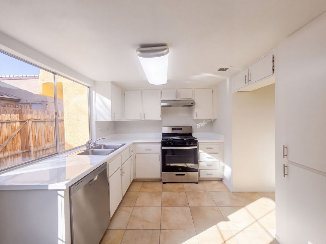Property photo 2 of 1511 Living Desert Dr Apt B