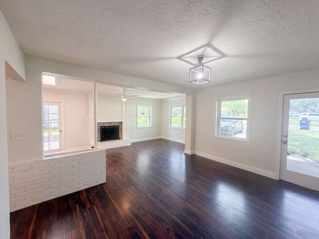 Property photo 3 of 10806 W Elbow Dr