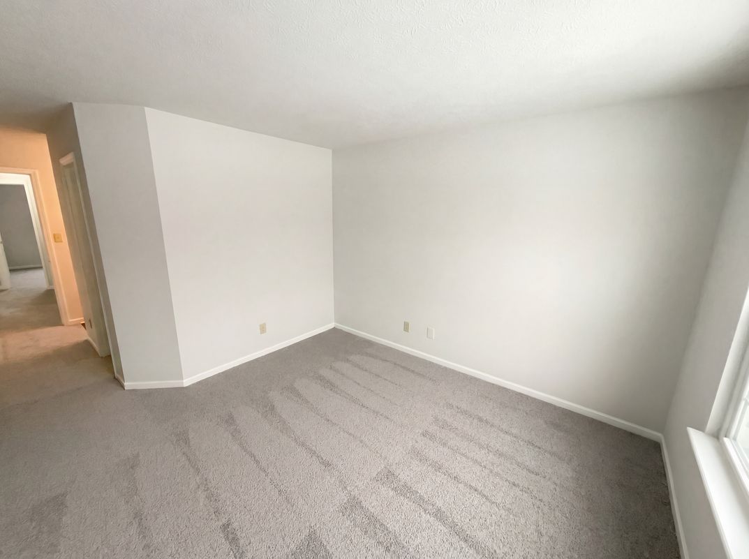 Photo 15 of 24 of 4925 Pembridge Dr, Indianapolis, IN
