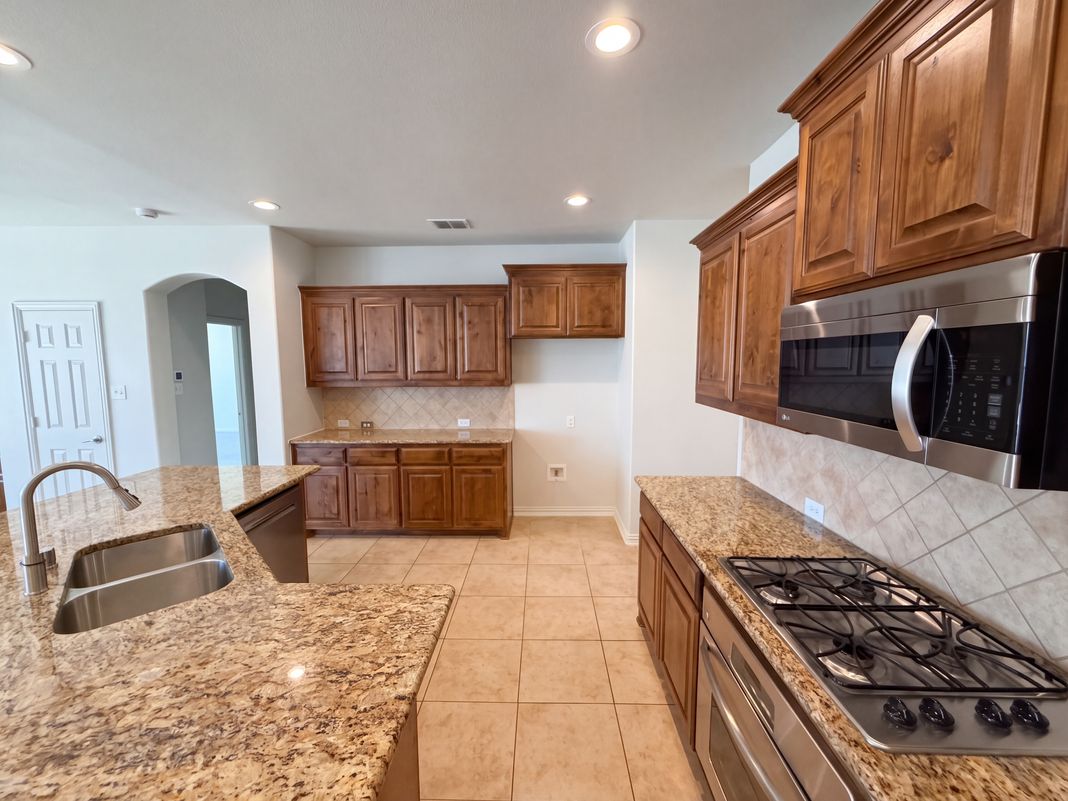 Property photo 2 of 1617 Fallingwater Trl