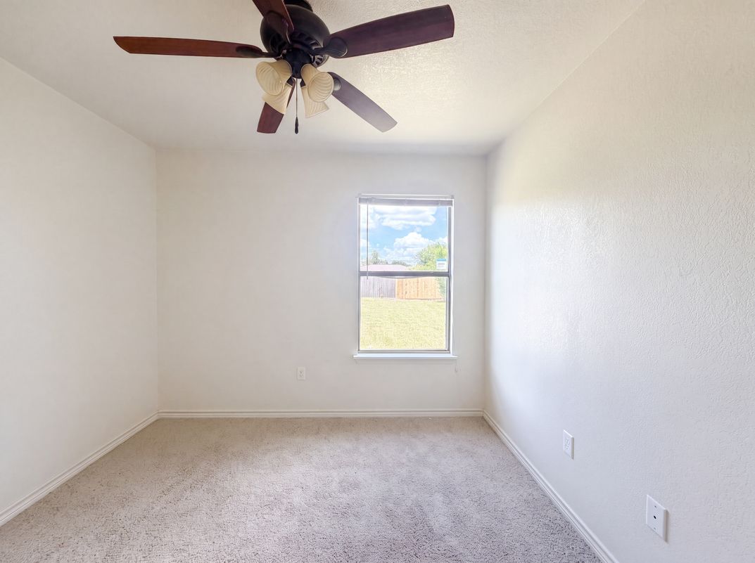 Photo 7 of 16 of 2512 Saulsbury Dr, Temple, TX