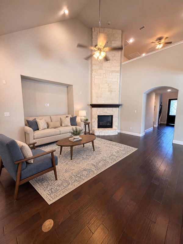 Property photo 3 of 9920 Pikes Peak Pl