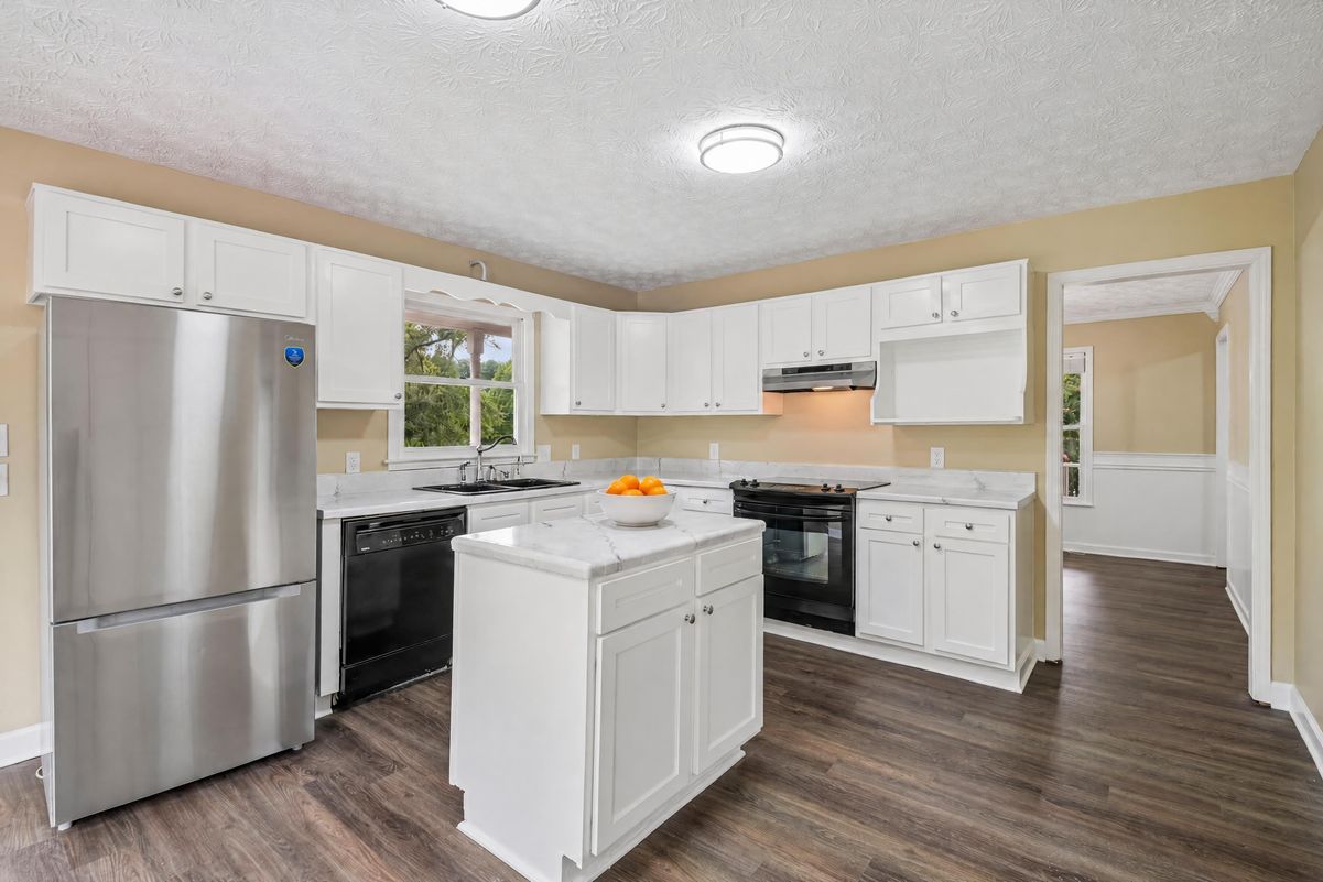 Property photo 2 of 2321 Murdock Rd