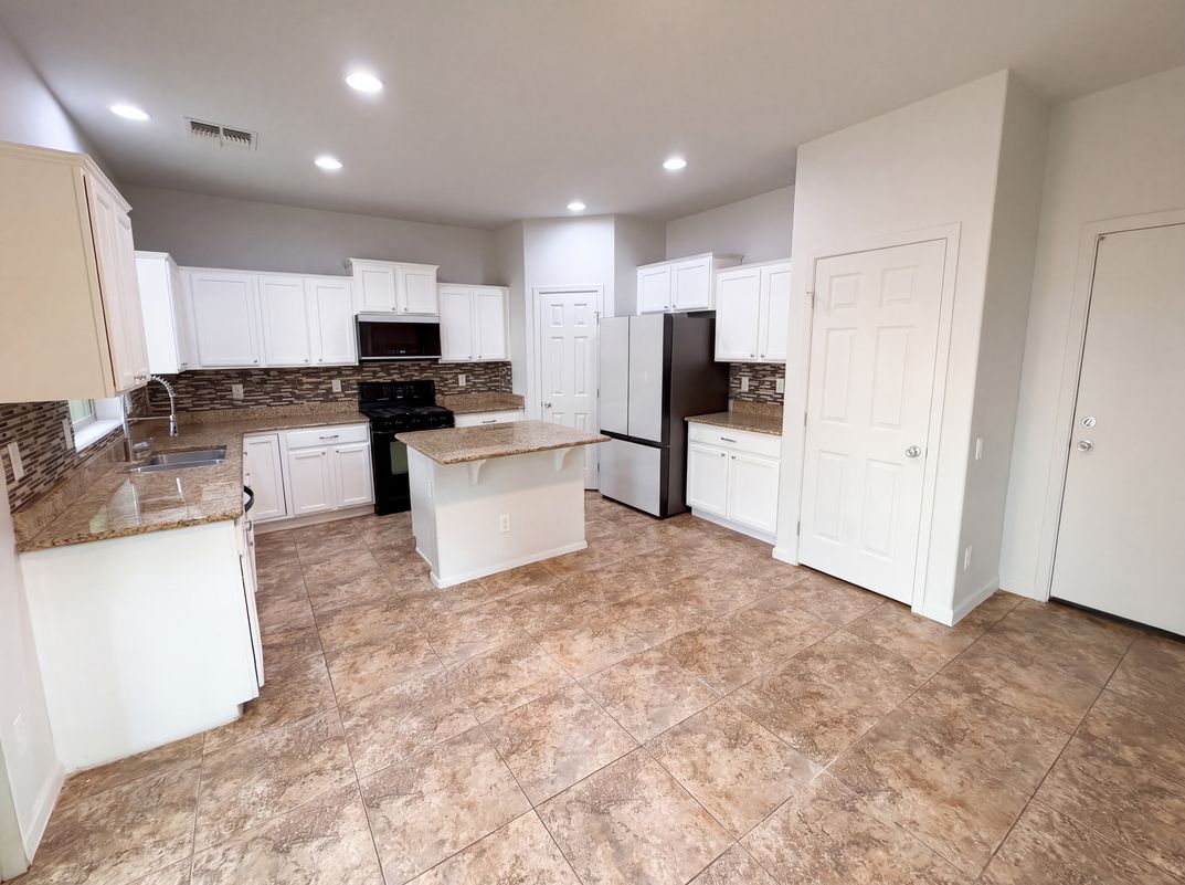 Property photo 2 of 5417 W Parsons Rd