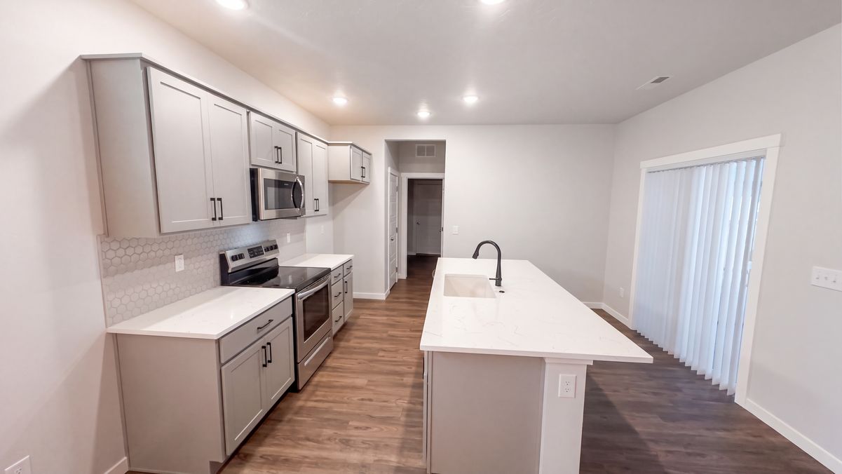 Property photo 2 of 4998 W Thornapple Dr