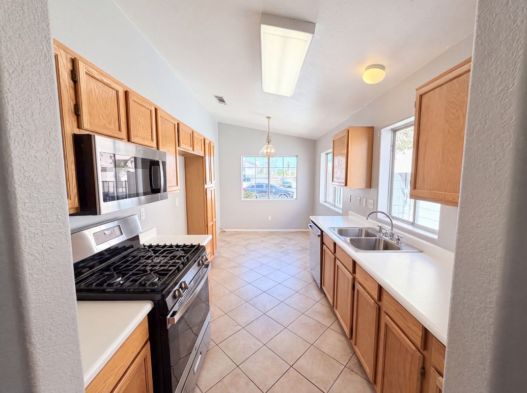 Property photo 2 of 9121 Indian Breeze Dr