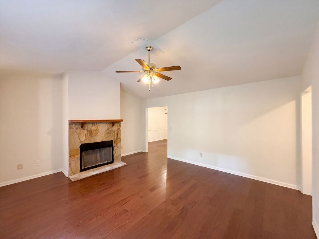 Property photo 3 of 103 Saddlebrook Ct