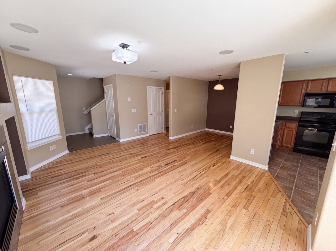 Property photo 3 of 23560 Alamo Pl Unit B