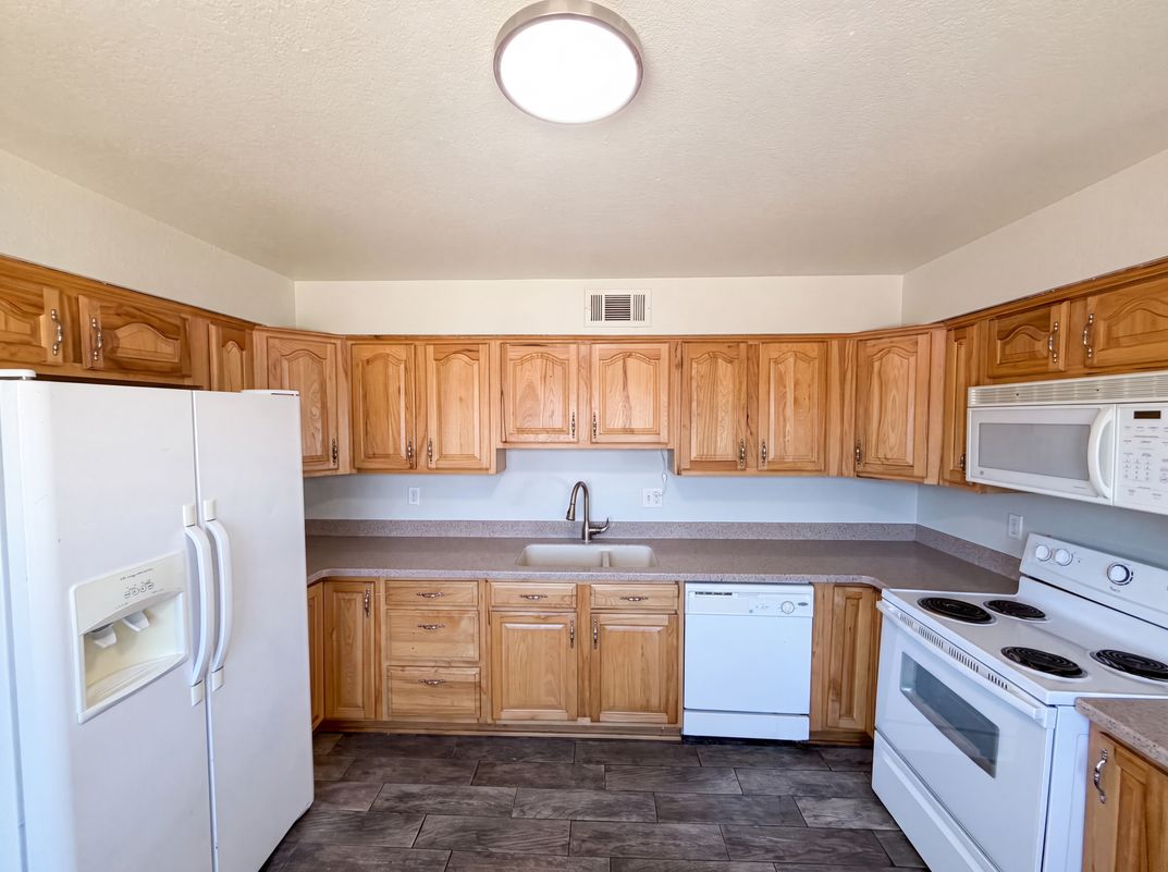 Property photo 2 of 5908 W Calavar Rd