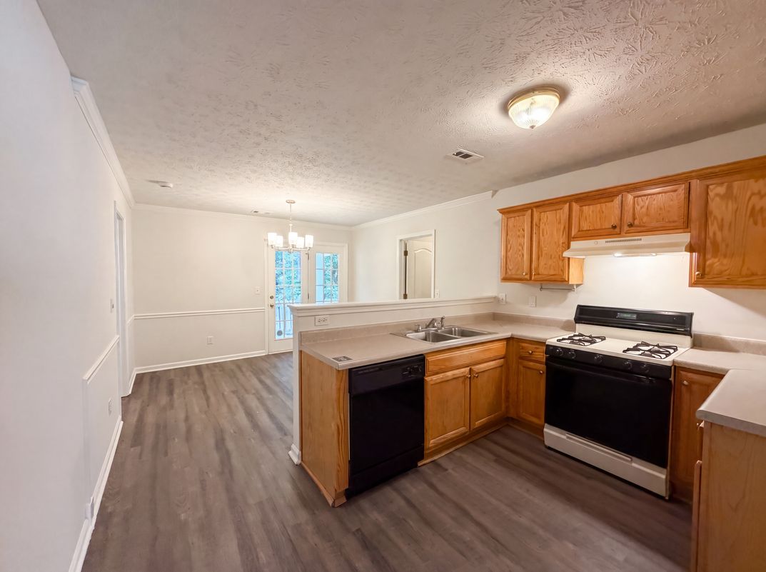 Property photo 2 of 10543 Crabtree Dr