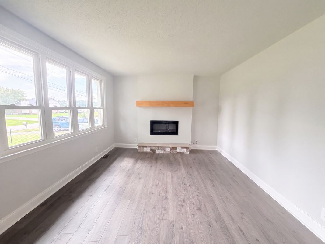 Property photo 3 of 324 Woodale Dr