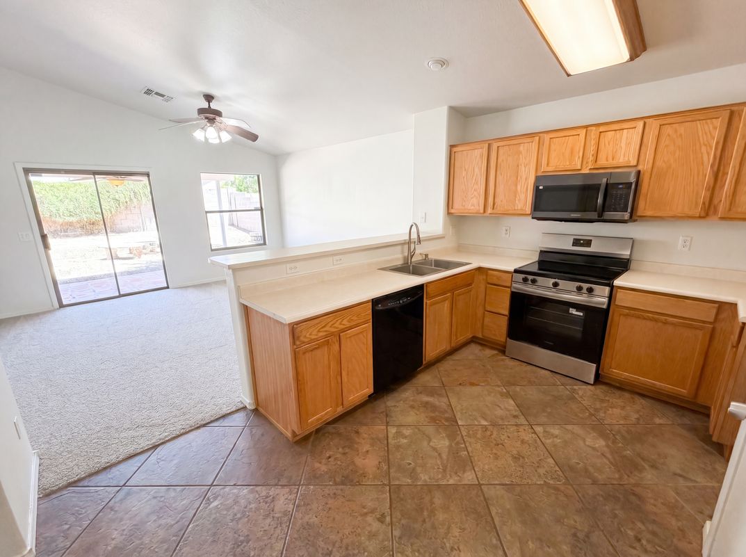 Photo 2 of 28 of 8271 N 112th Ave, Peoria, AZ