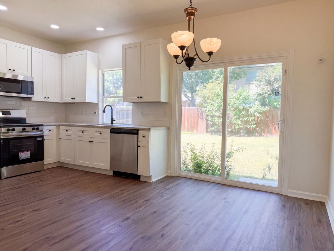 Property photo 2 of 216 Lieck Cv