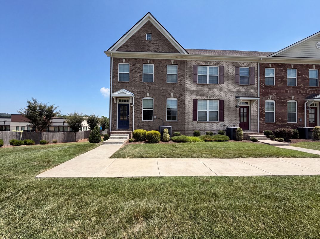 Property photo 1 of 200 Kinsale Dr