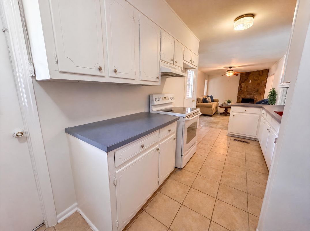Property photo 2 of 1276 Robin Rd NE