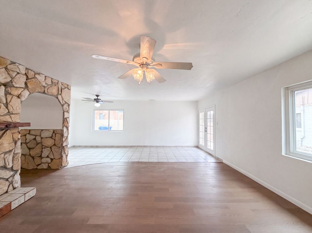 Property photo 3 of 1835 E Palm Ln