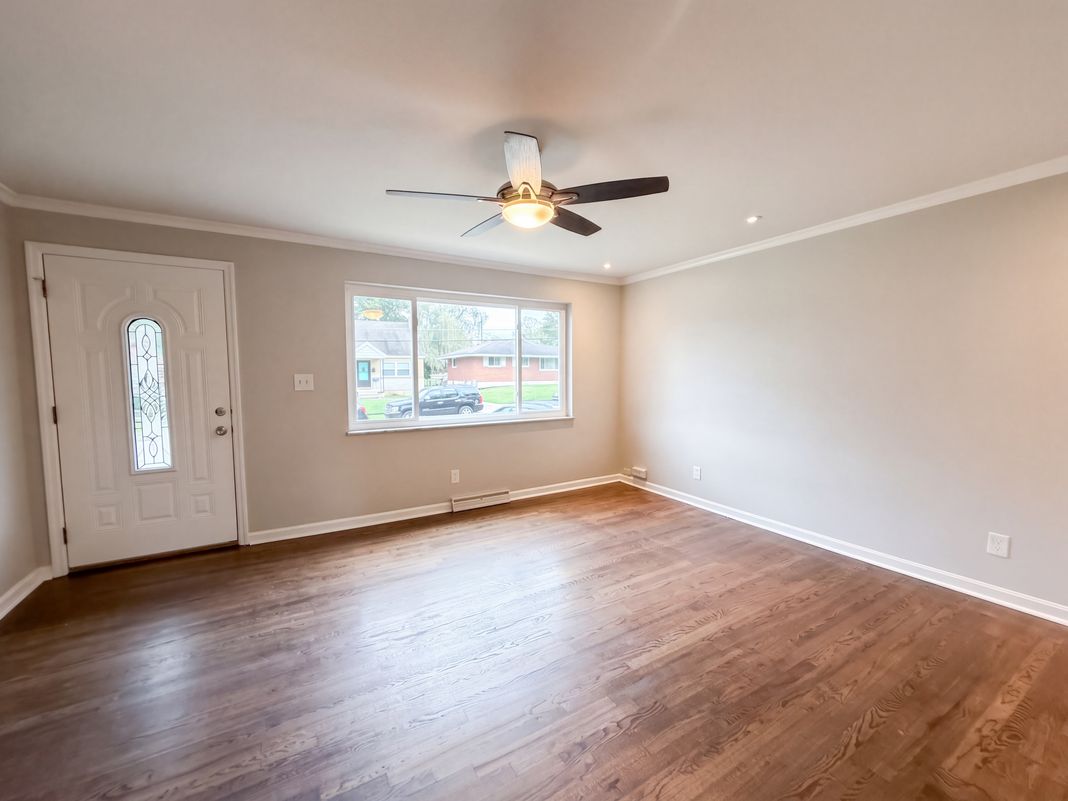 Property photo 3 of 9122 Neil Dr