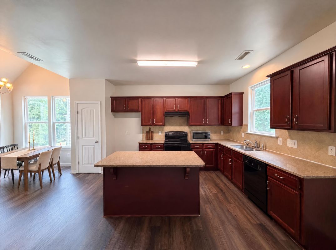 Property photo 2 of 612 Turmeric Ln