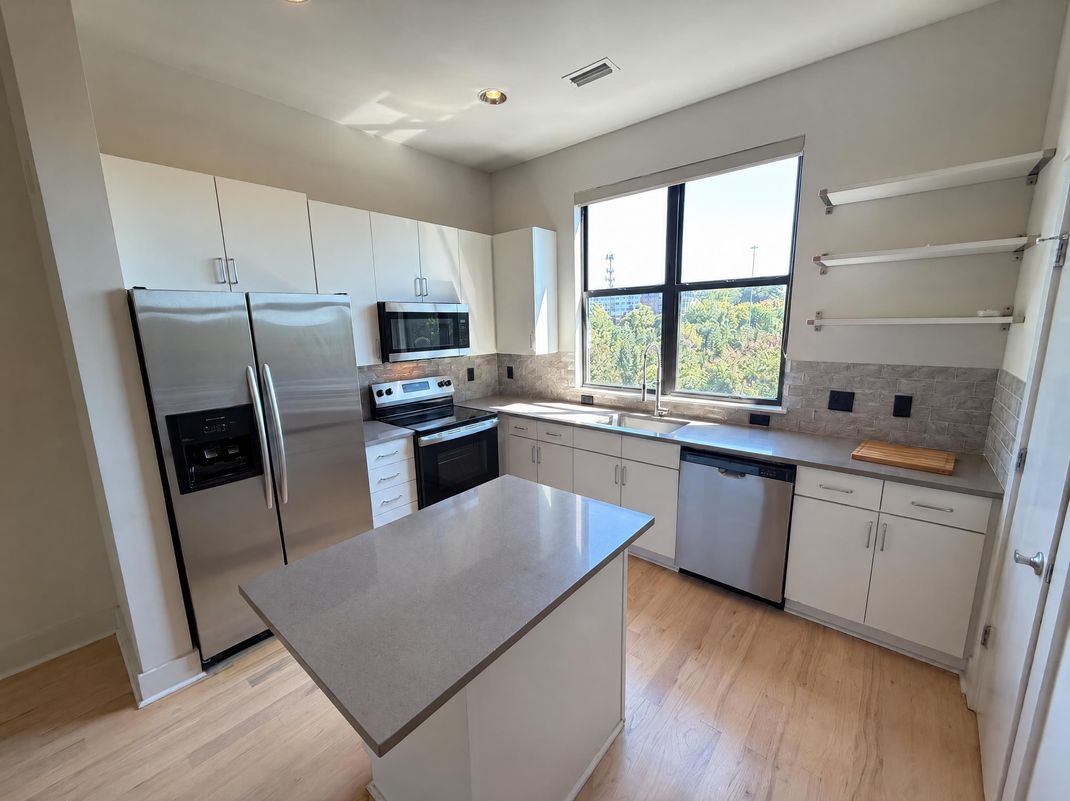 Property photo 2 of 542 N McDowell St
