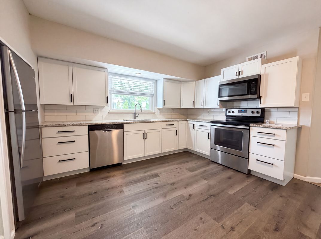 Property photo 2 of 871 Wycliffe Ct