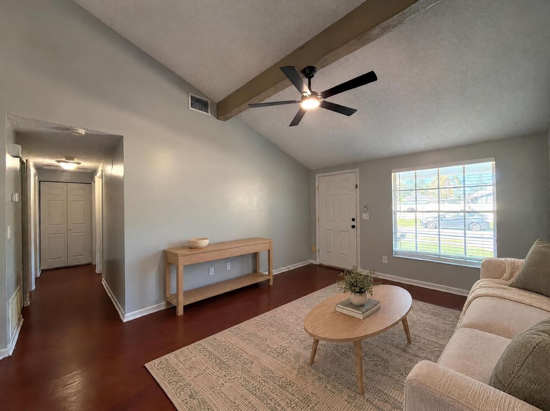 Property photo 3 of 16005 Woodpine Dr