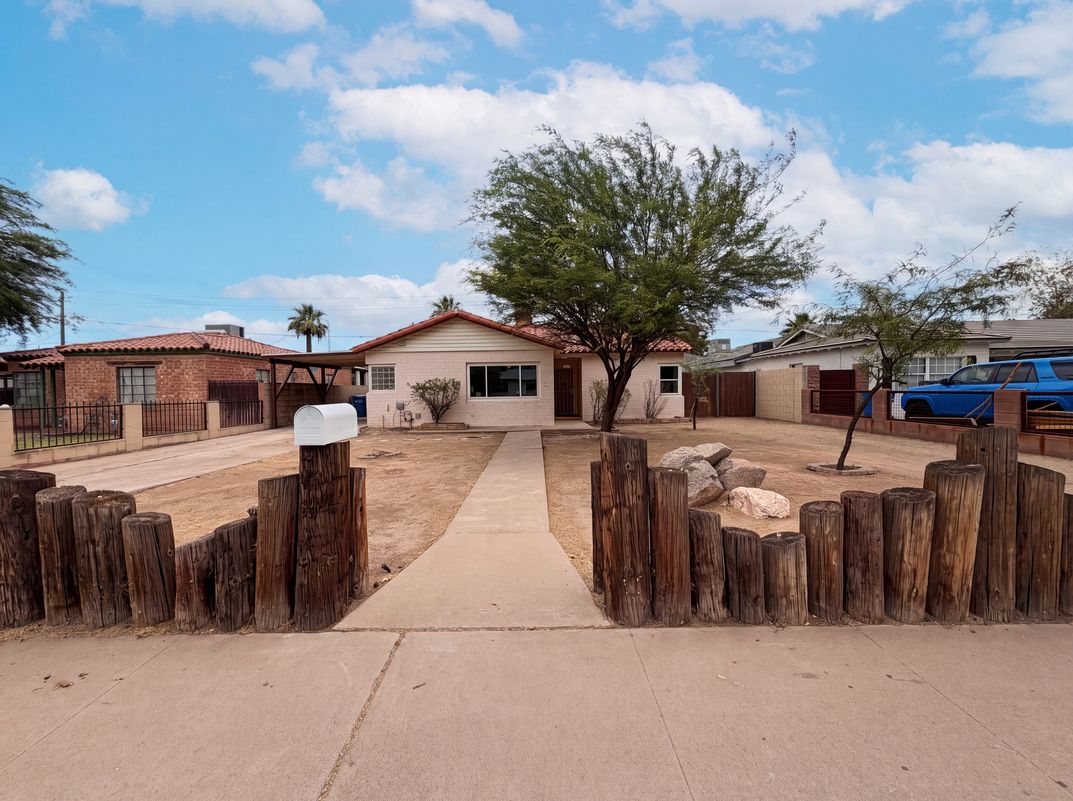 Property photo 1 of 1835 E Palm Ln
