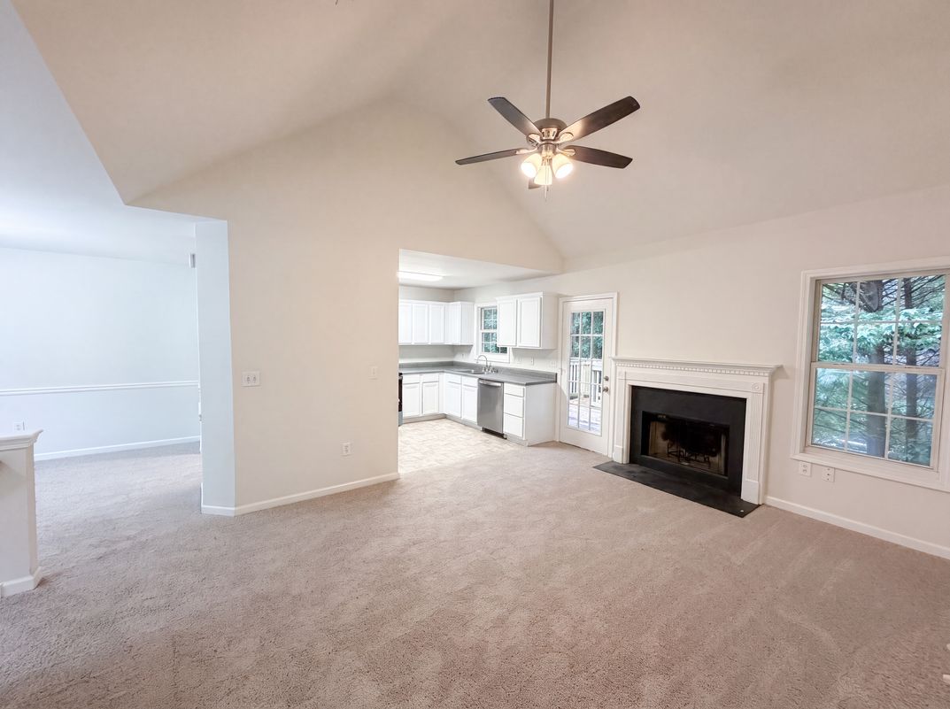 Property photo 3 of 325 Spring Lake Ct