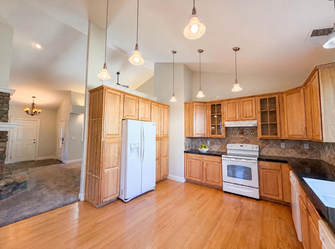 Property photo 2 of 8233 Fair Way