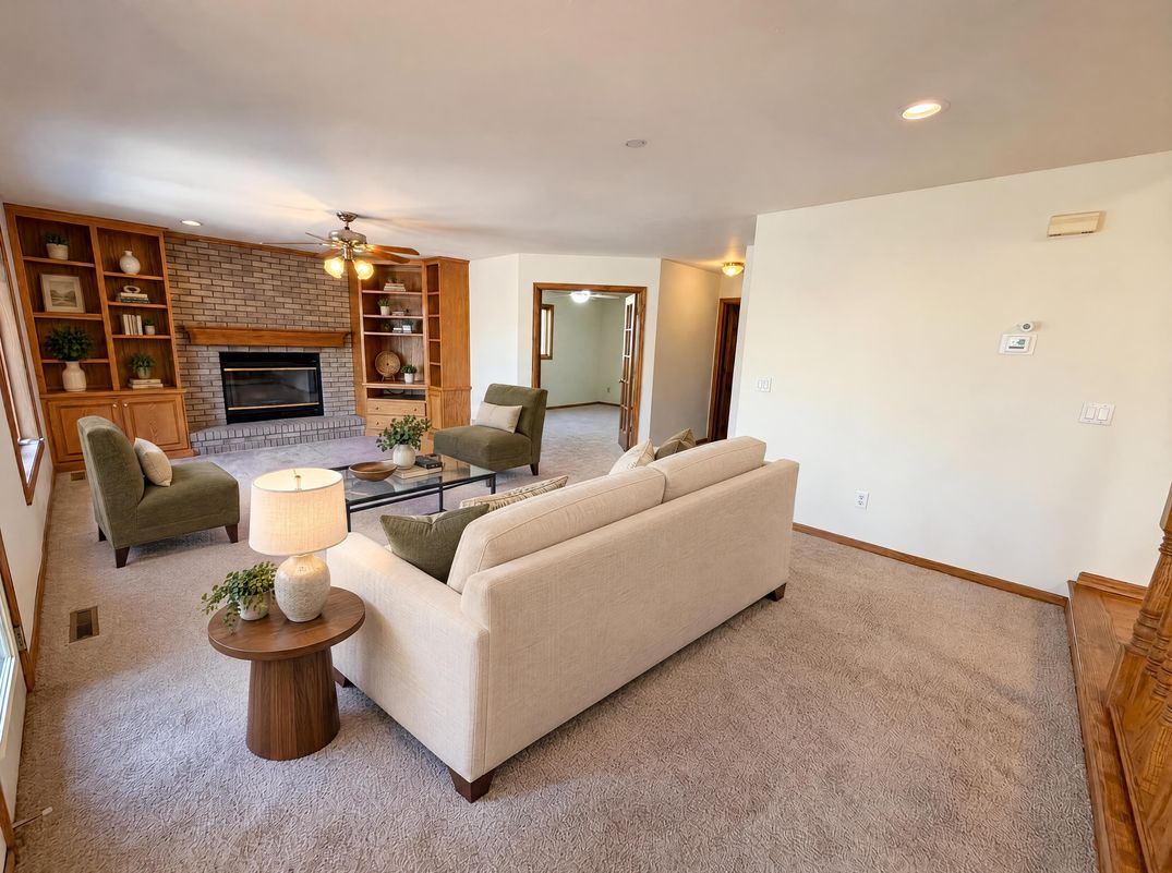 Property photo 3 of 8433 Upland Ln N