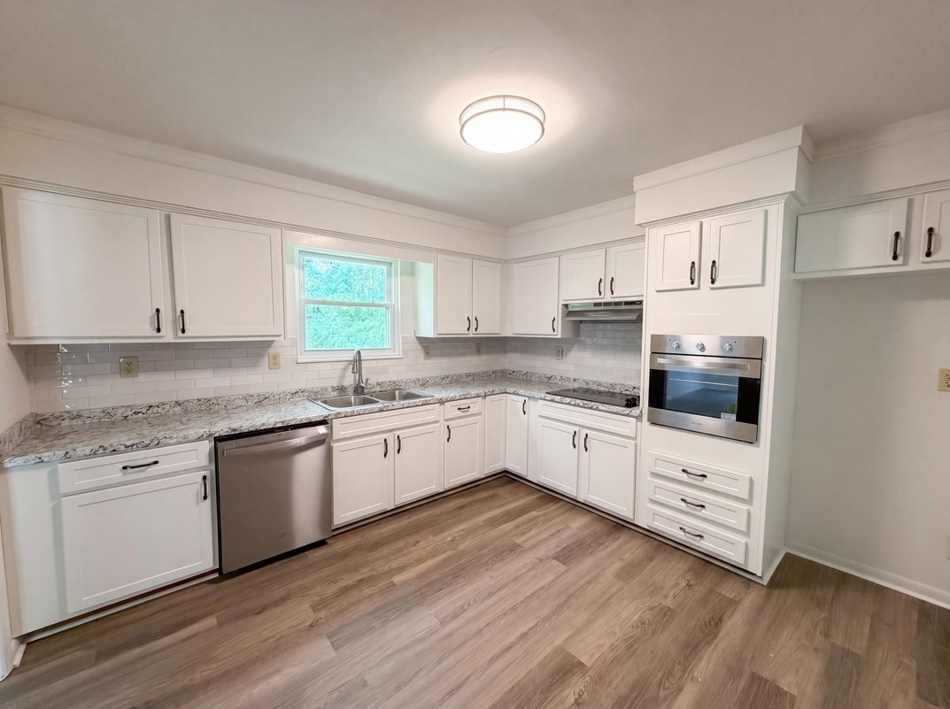 Property photo 2 of 819 Scenic Cir