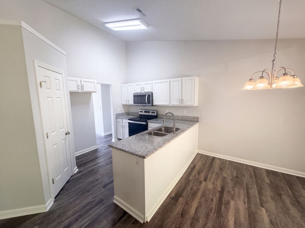 Property photo 2 of 2094 Chapel Creek Rd SW