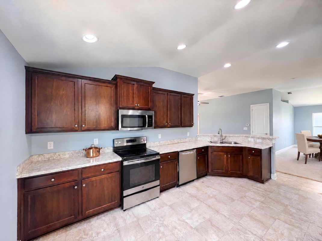 Property photo 2 of 1229 Longville Cir