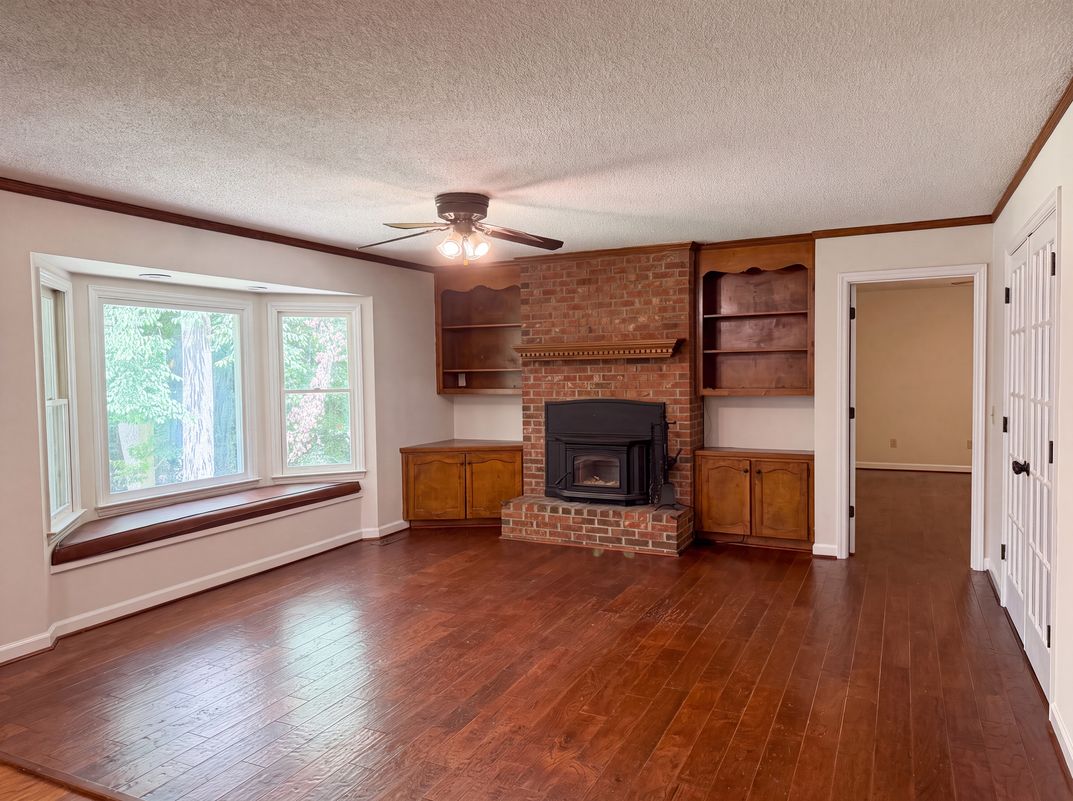 Property photo 3 of 335 Dill Cir