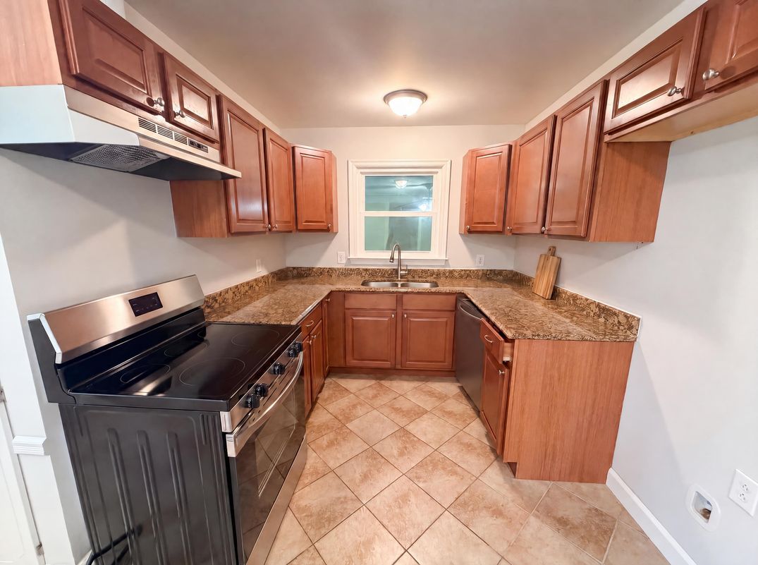 Property photo 2 of 927 Greenlawn Dr