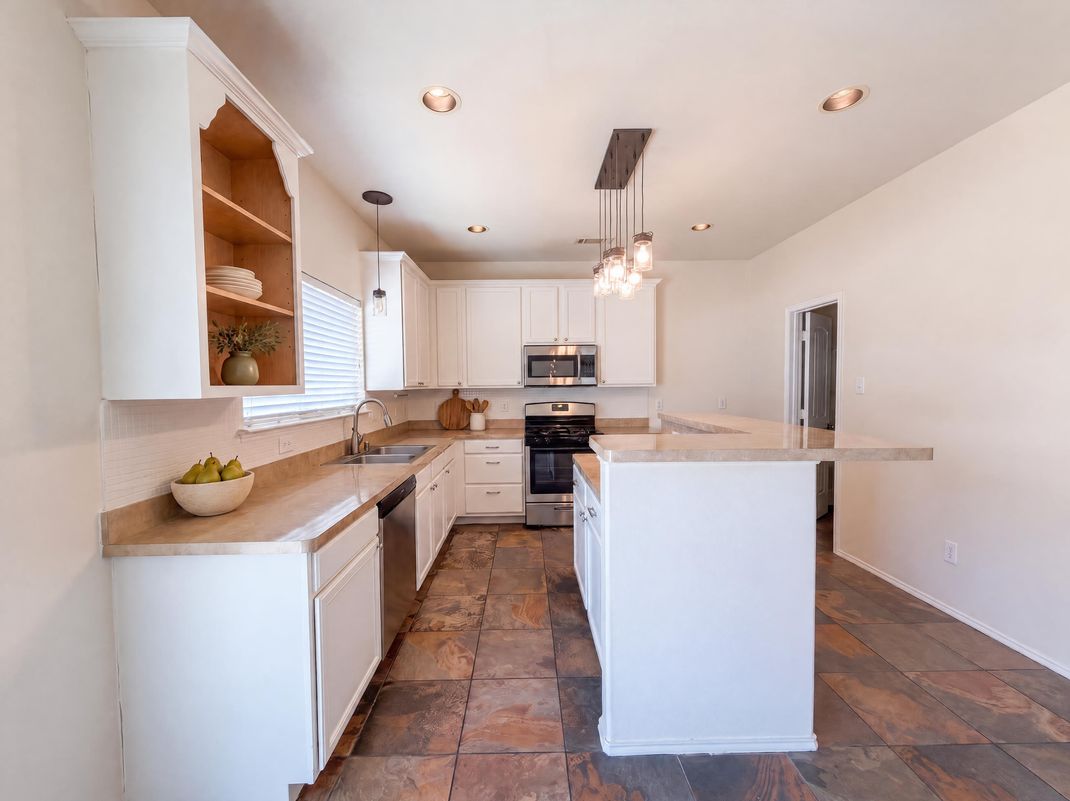 Property photo 2 of 1924 Hartwell Ct