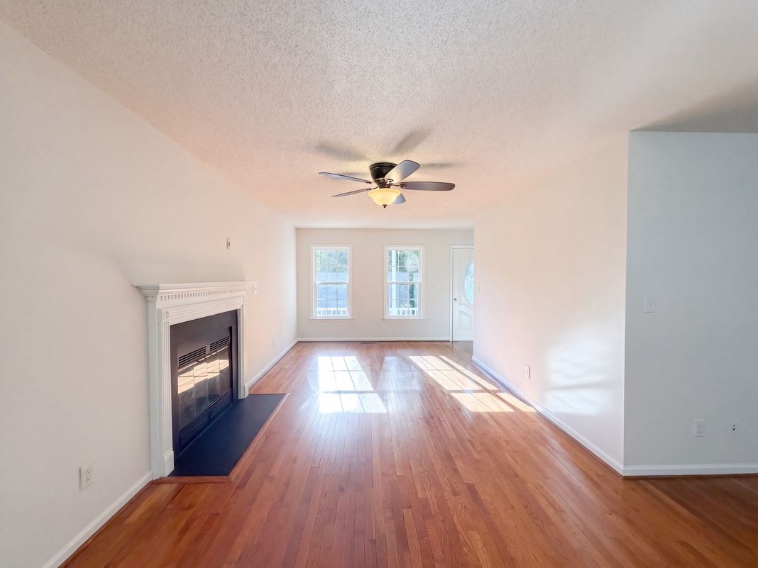 Property photo 3 of 3888 Courtland Cir