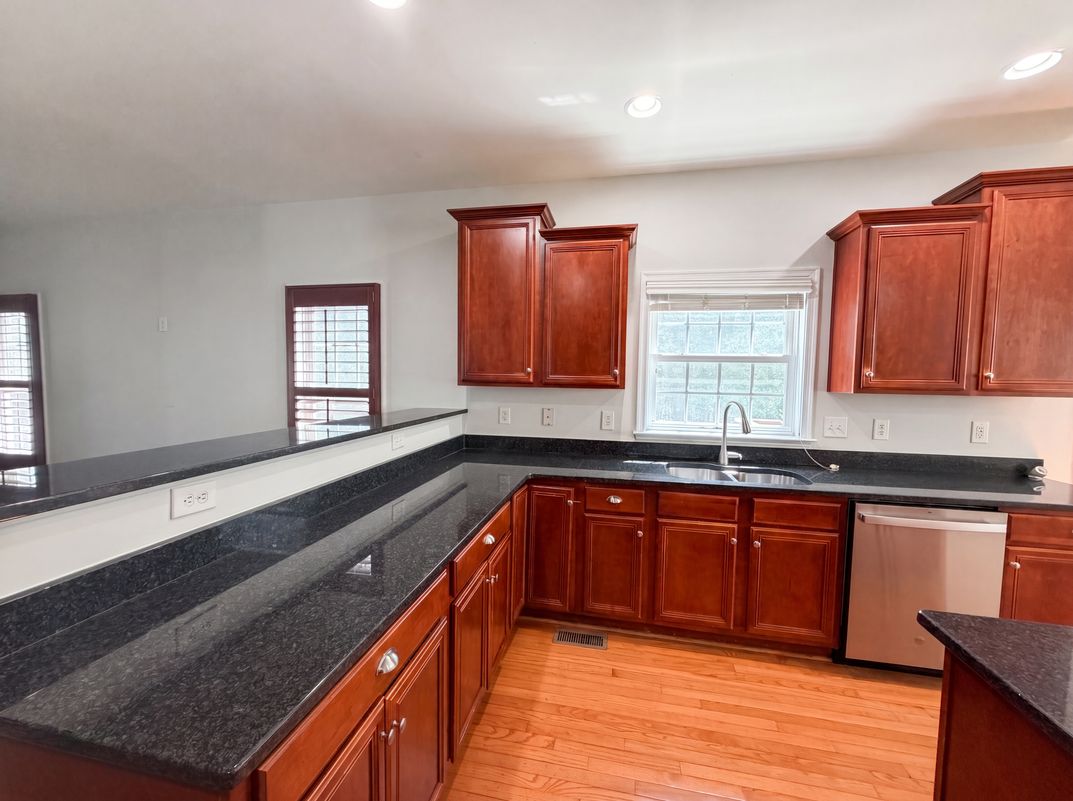 Photo 9 of 26 of 14725 Grand Forest Ct, South Chesterfield, VA