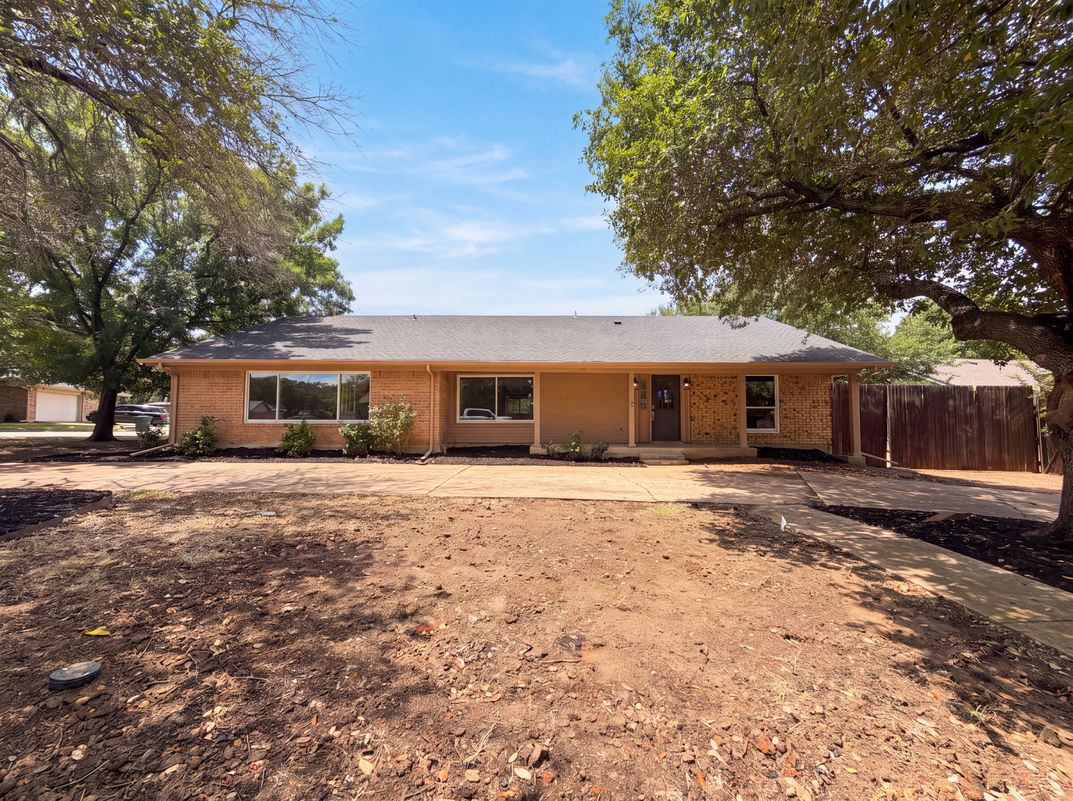 Property photo 1 of 940 Western Trl