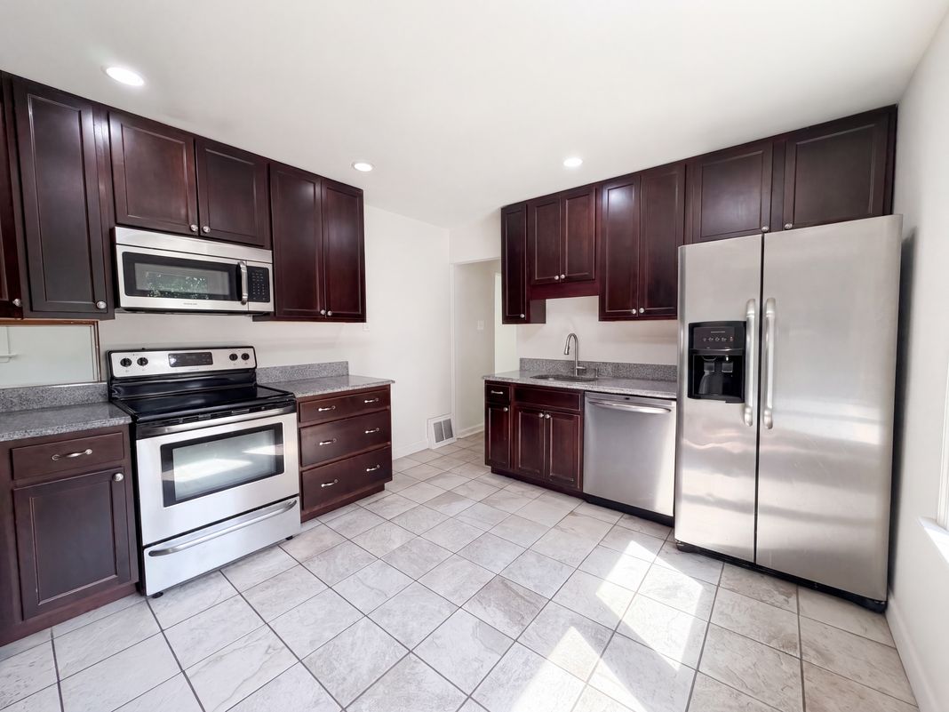 Property photo 2 of 1320 Gahan Dr