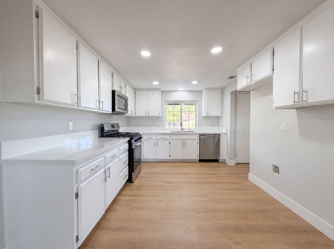 Property photo 2 of 40733 176th St E