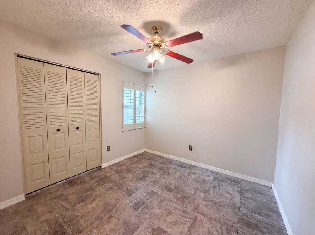 Photo 4 of 17 of 11648 Hidden Hollow Cir, Tampa, FL