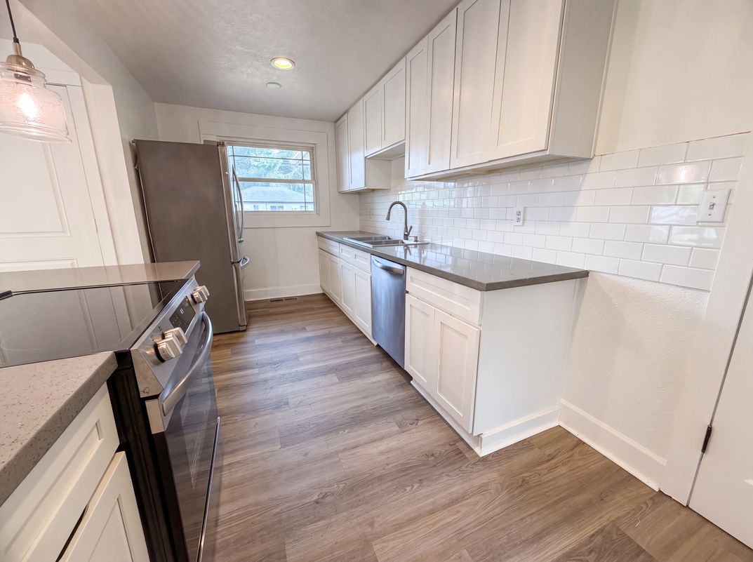 Property photo 2 of 11650 NE Glisan St
